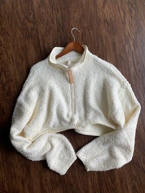 Skims cropped fuzzy pullover NWT size L/XL